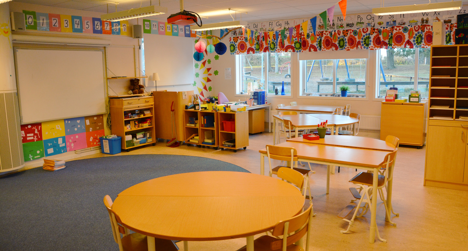 Interiörbild från ett klassrum på Vallbyskolan i Kolbäck