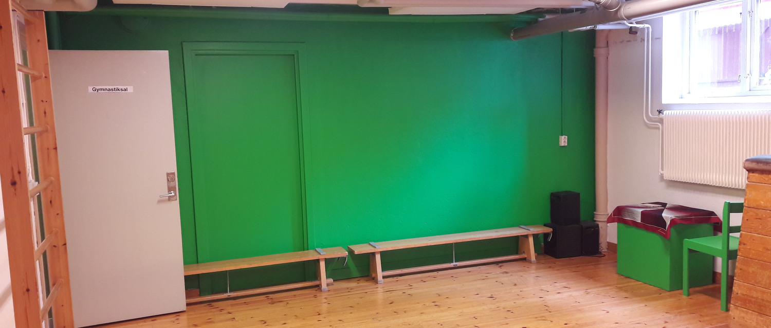 I källaren finns en greenscreen för filmproduktion